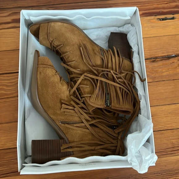 Steve Madden Tan Suede Fringe Heeled Boots - Picture 10 of 12